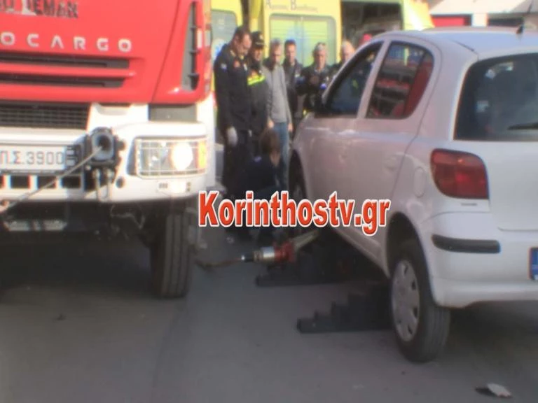 Σοκαριστικό τροχαίο στην Κόρινθο – Ένας πολύ σοβαρά τραυματίας (βίντεο)